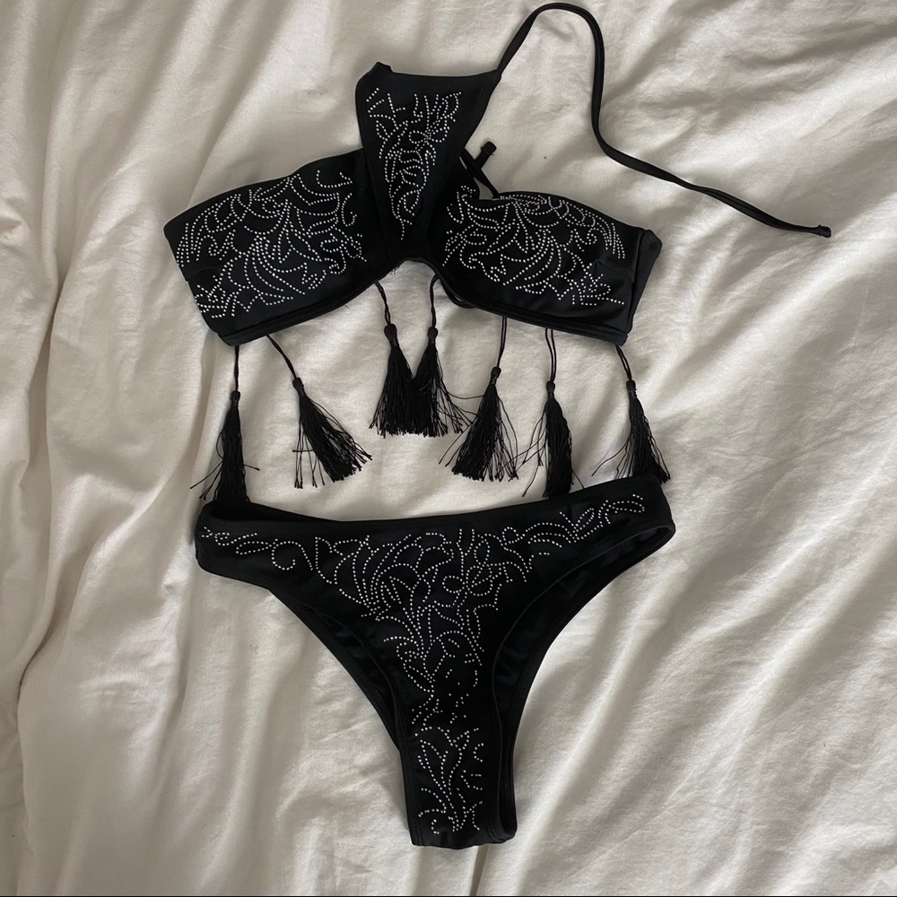 Black bikini